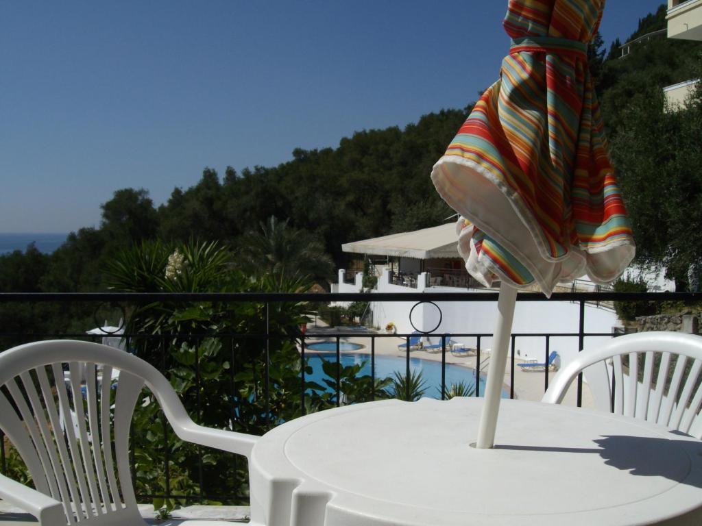 Golden Nests Apartment *
