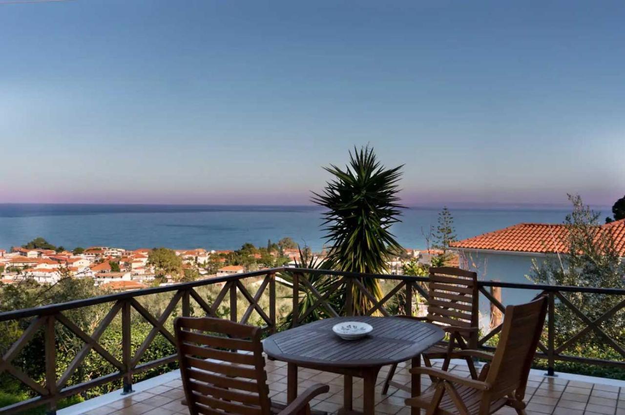 Mitsa With Stunning View On The Hill Holiday home Argassi