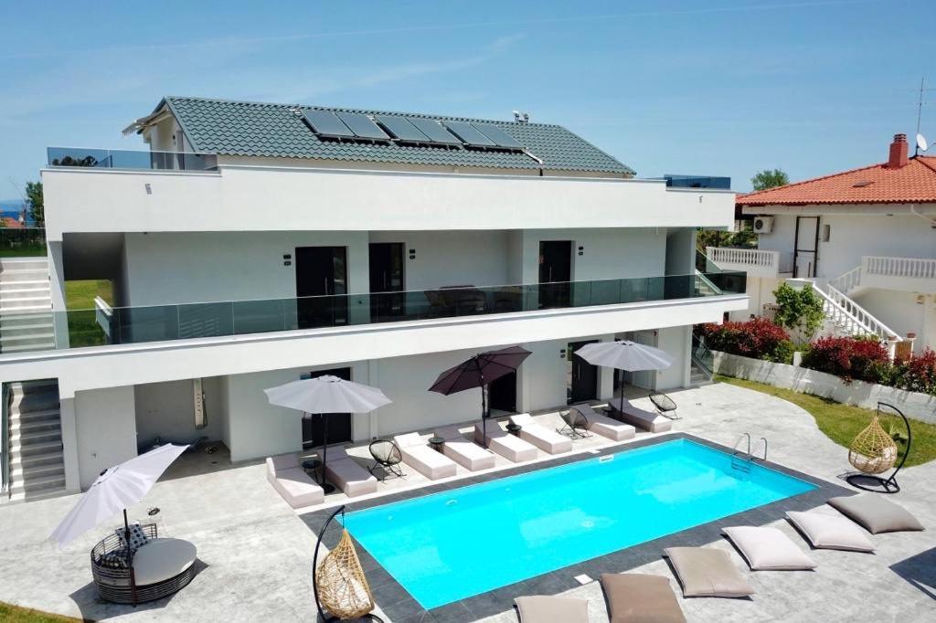 V Luxury Guest house *
