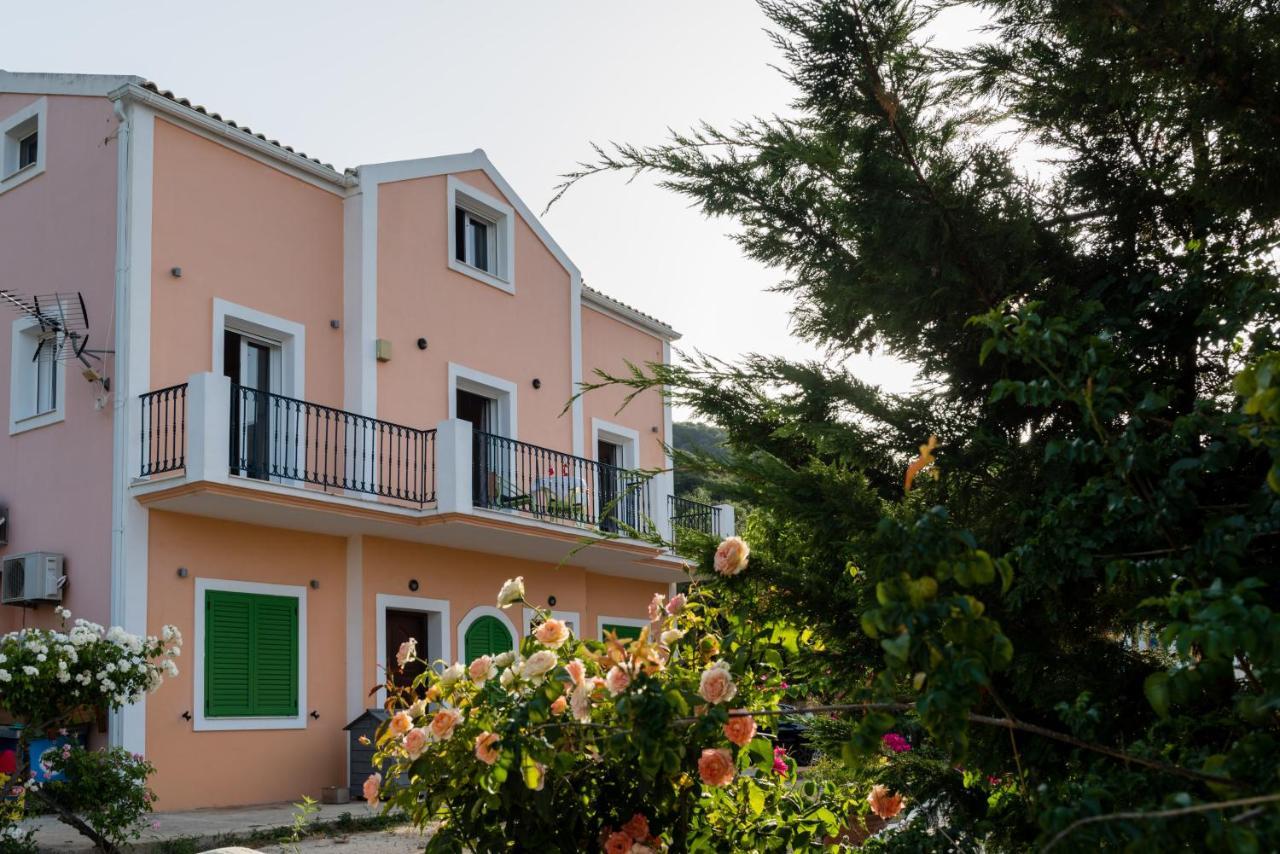 Makris House Apartment *