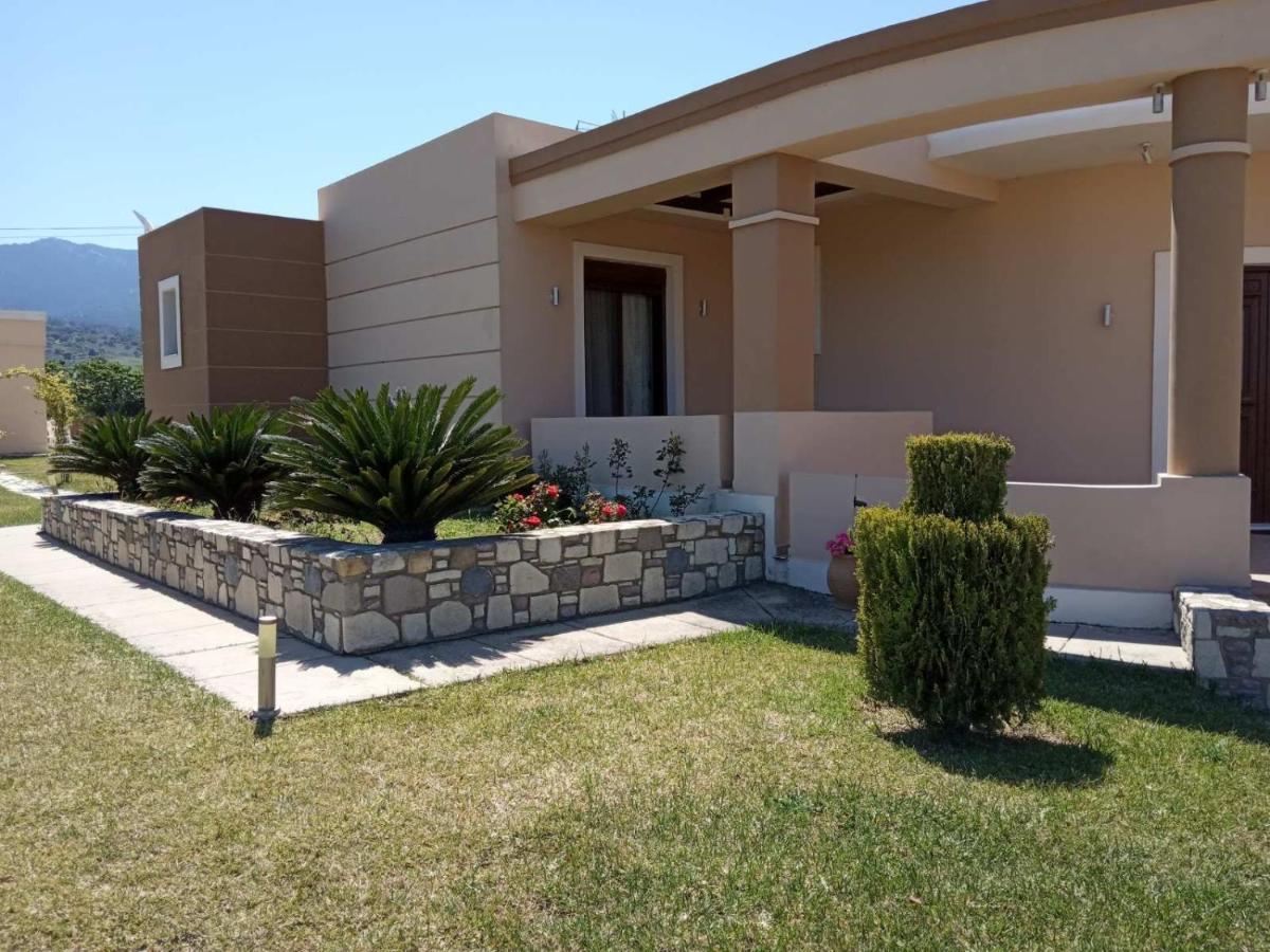 - Family Comfort With Large Garden, Jacuzzi Villa Kos Town