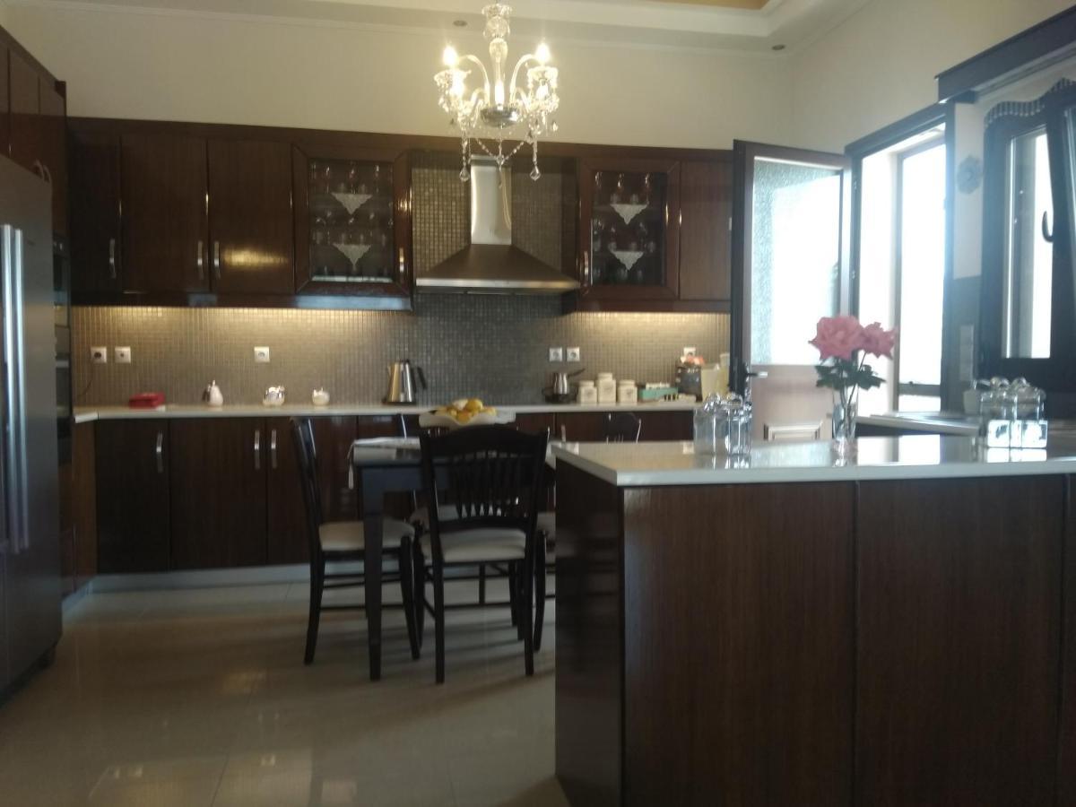 - Family Comfort With Large Garden, Jacuzzi