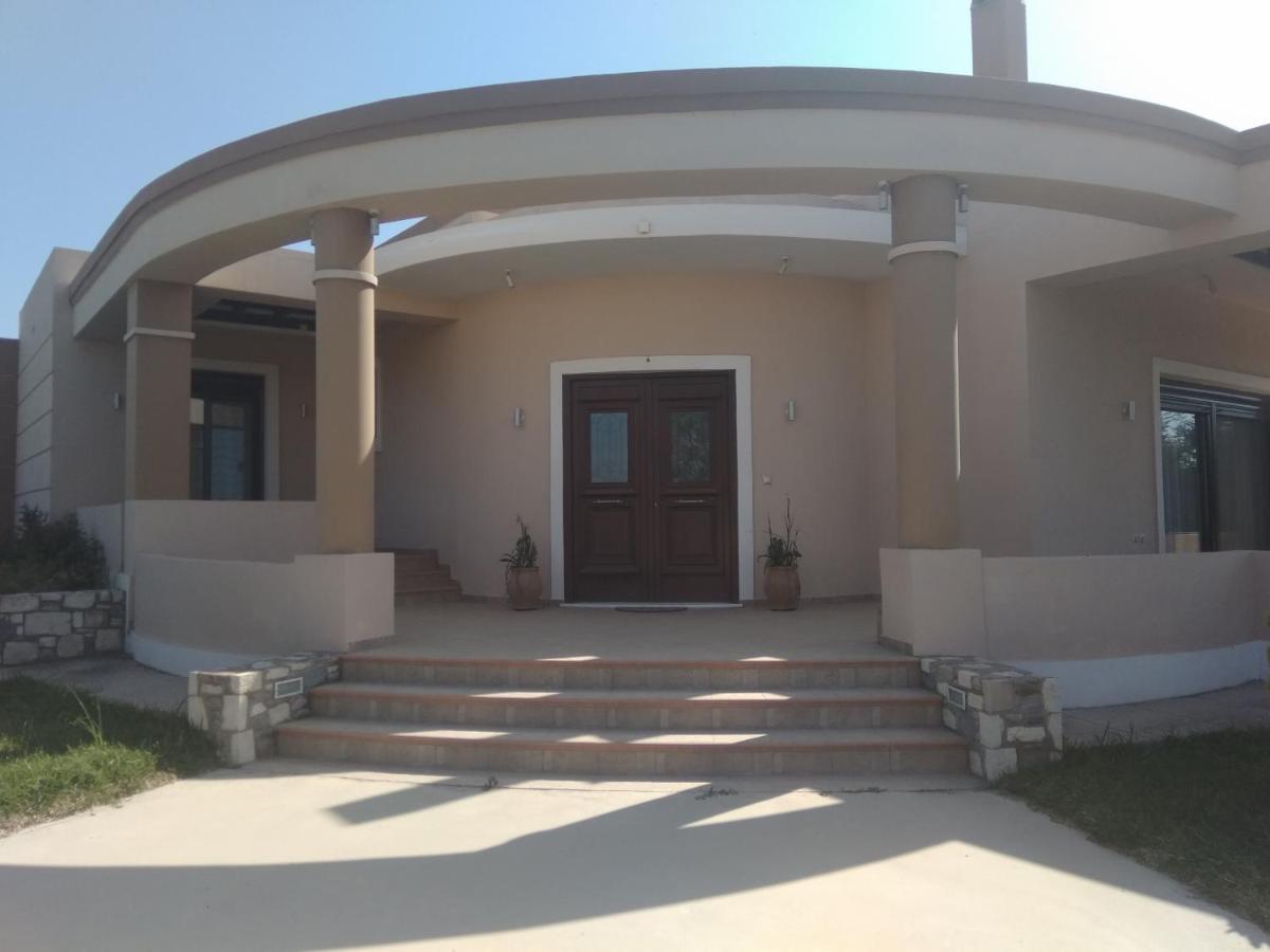 - Family Comfort With Large Garden, Jacuzzi Kos Town