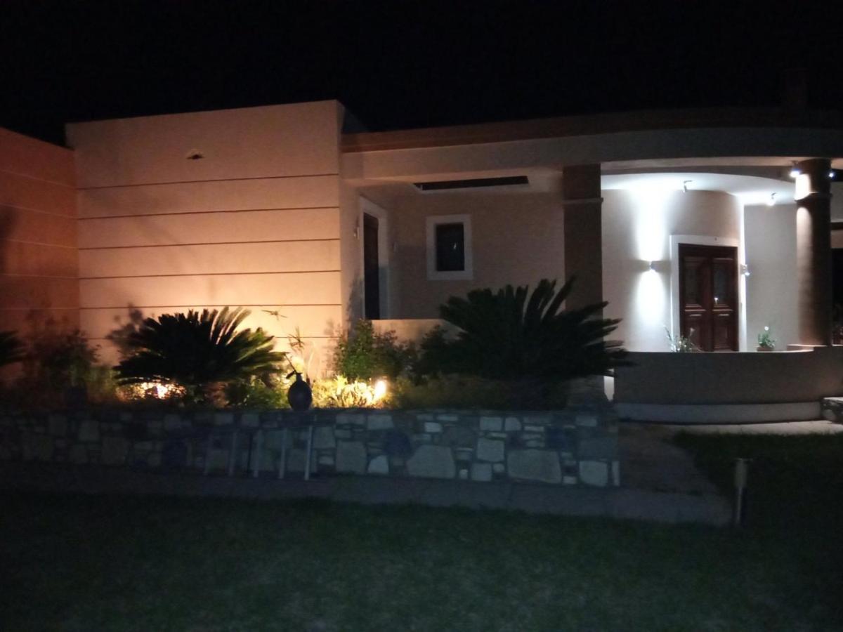 - Family Comfort With Large Garden, Jacuzzi Villa Kos Town