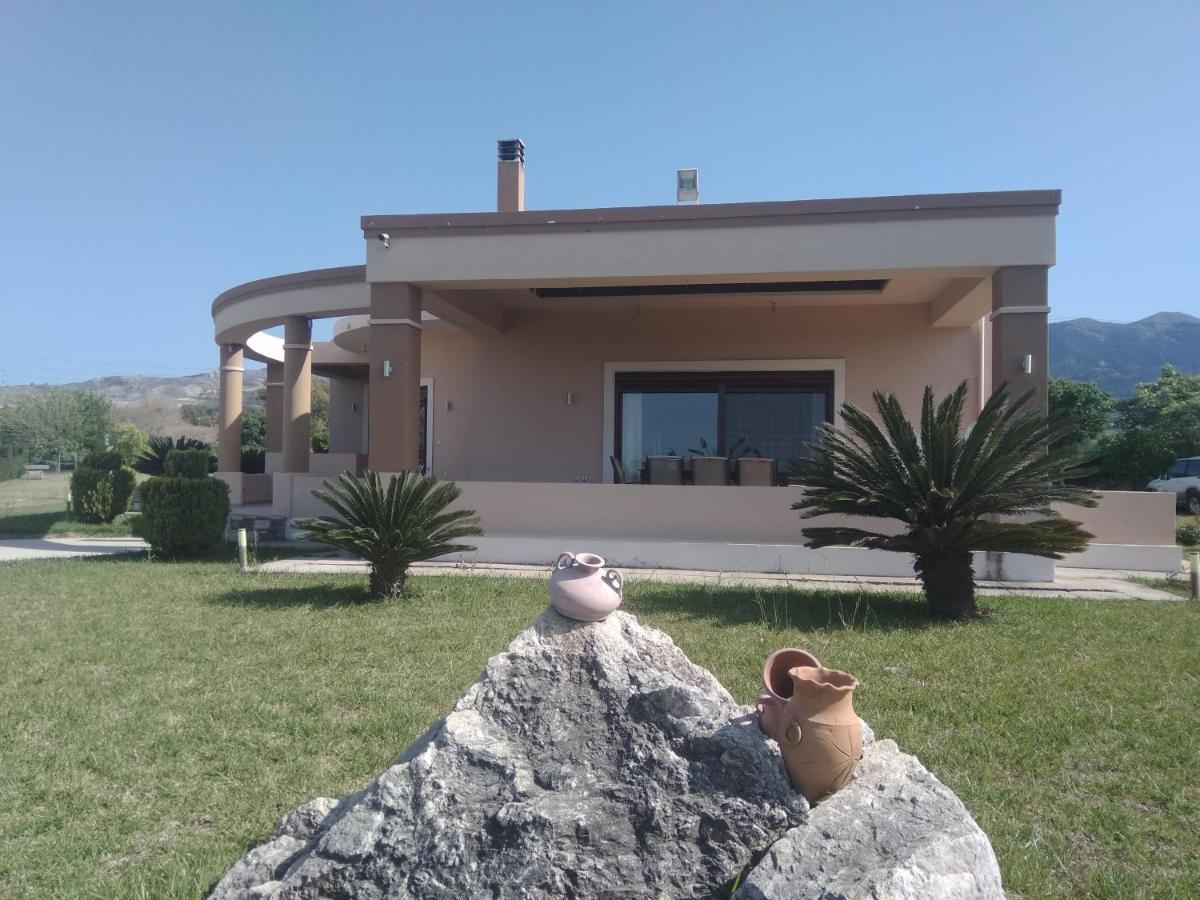- Family Comfort With Large Garden, Jacuzzi Villa