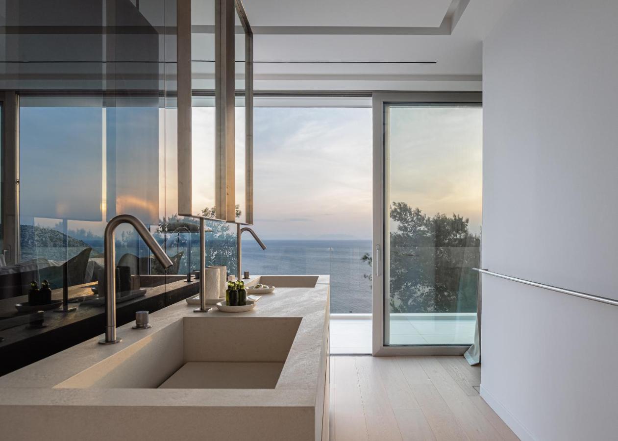 Villa Black Stone