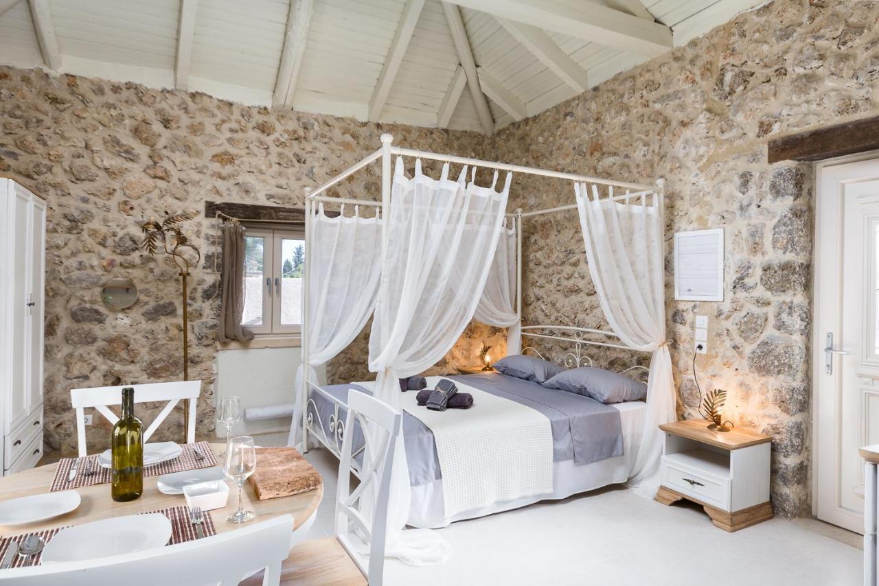 Holiday home The Wild Cyclamen Stone House And Estate *