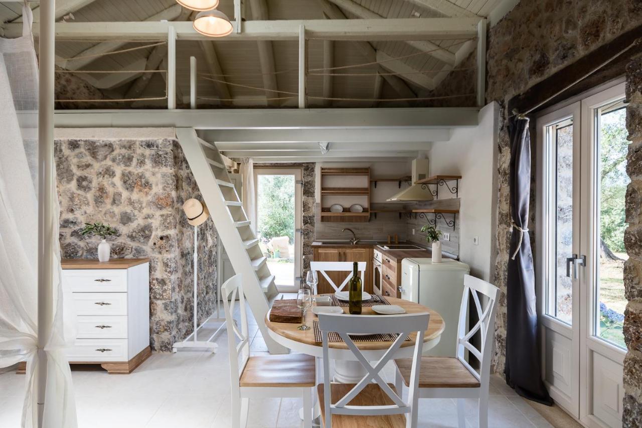 Holiday home The Wild Cyclamen Stone House And Estate *