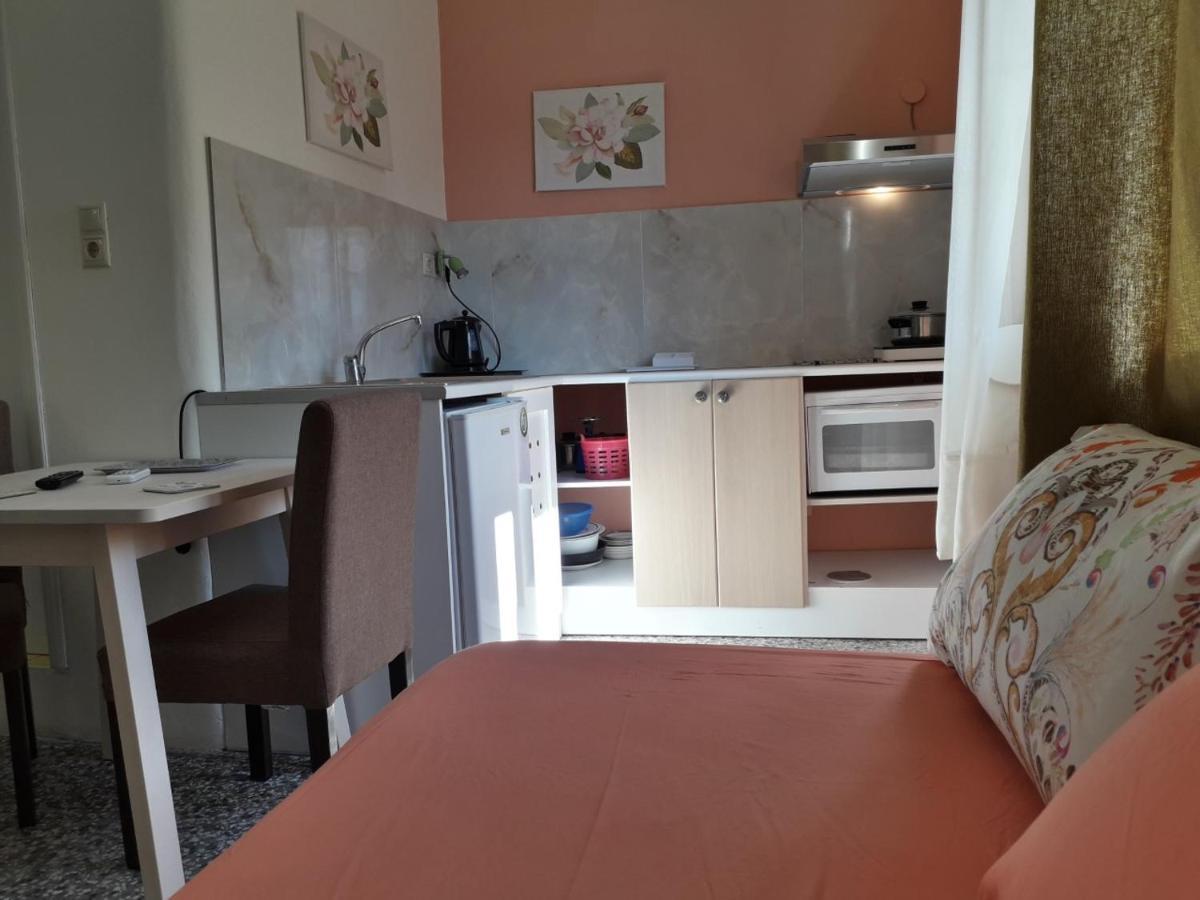 Stylish Studios Apartment Moirai