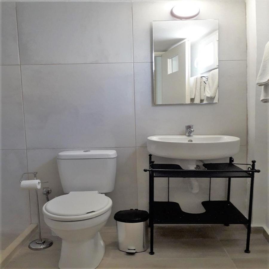 Stylish Studios Apartment Moirai
