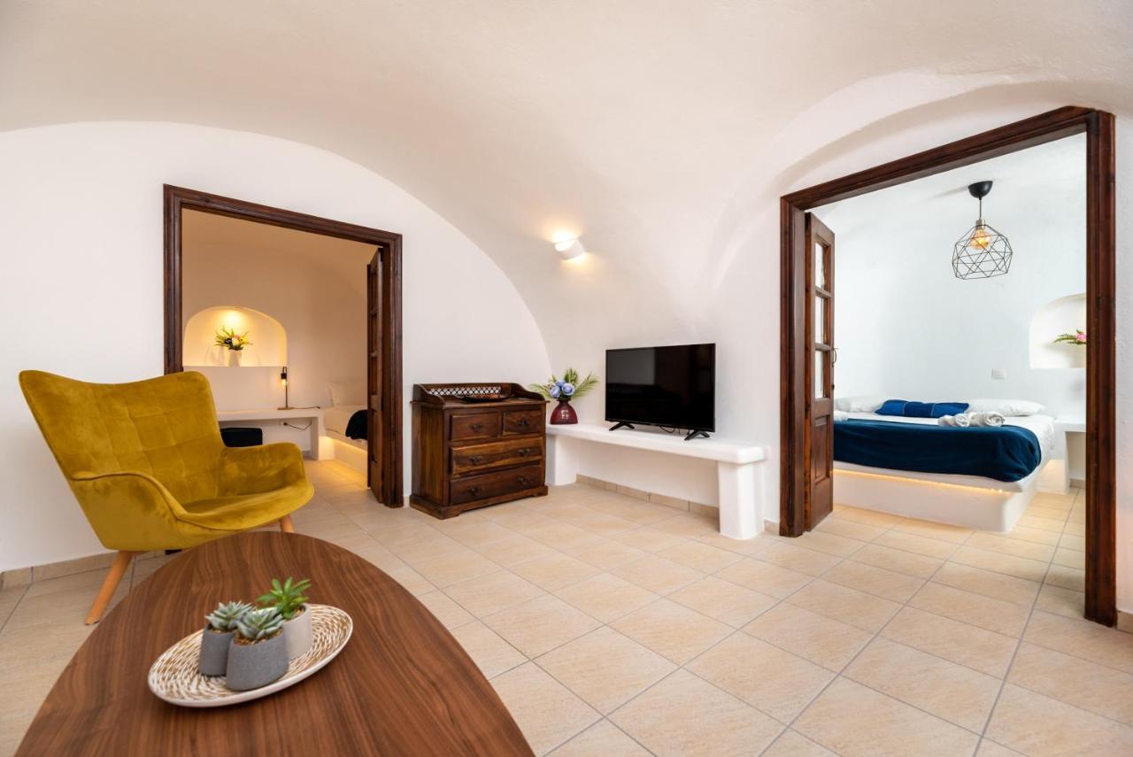 Iridanos Cave House *