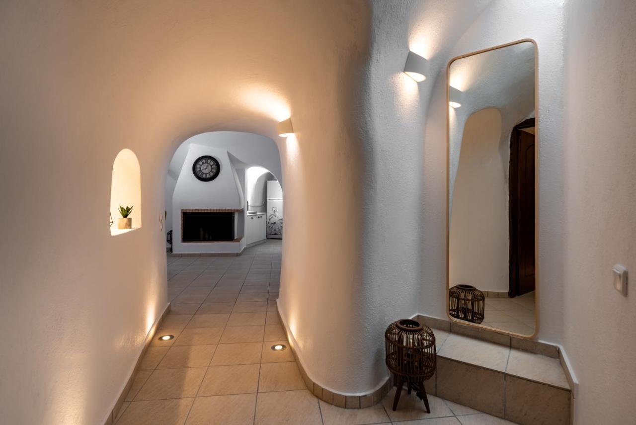 Iridanos Cave House