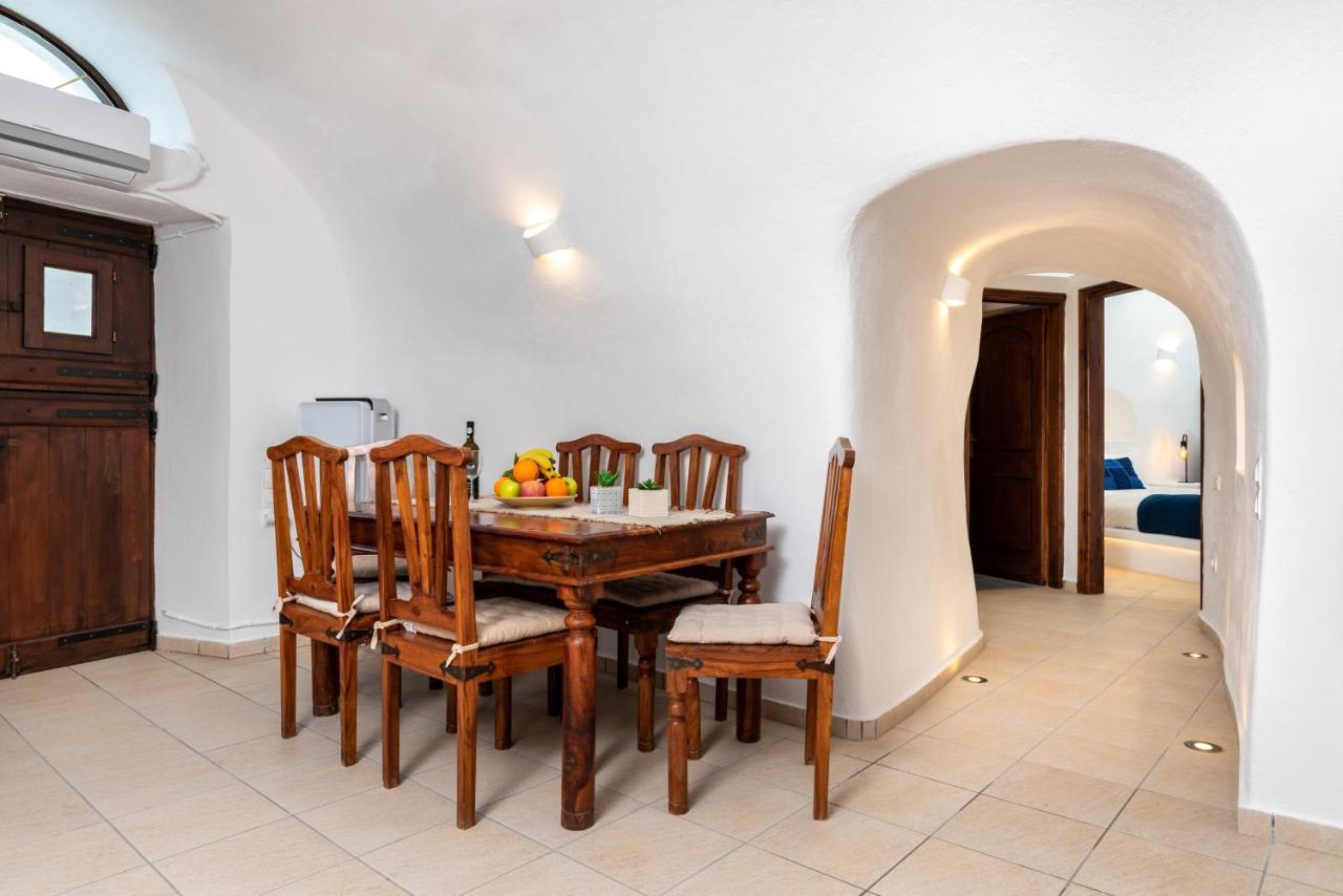 Iridanos Cave House *