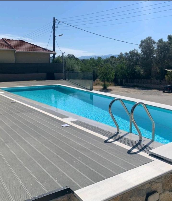Ariti Luxury Apartment, Nikiana