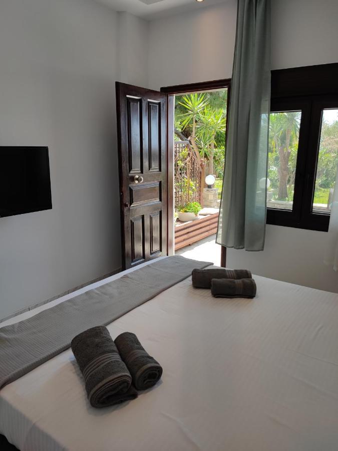 Mina's House Beachfront *