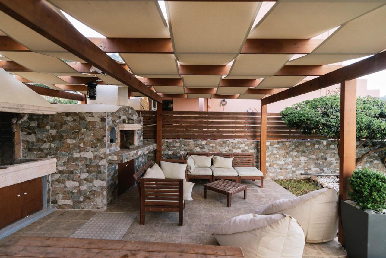 Front With Swimming Pool *
