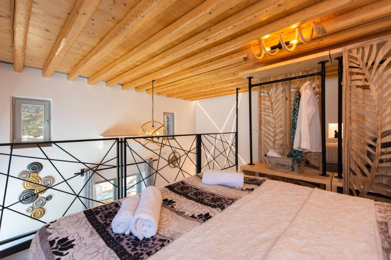 Sunset Coast House - Stone Holiday home