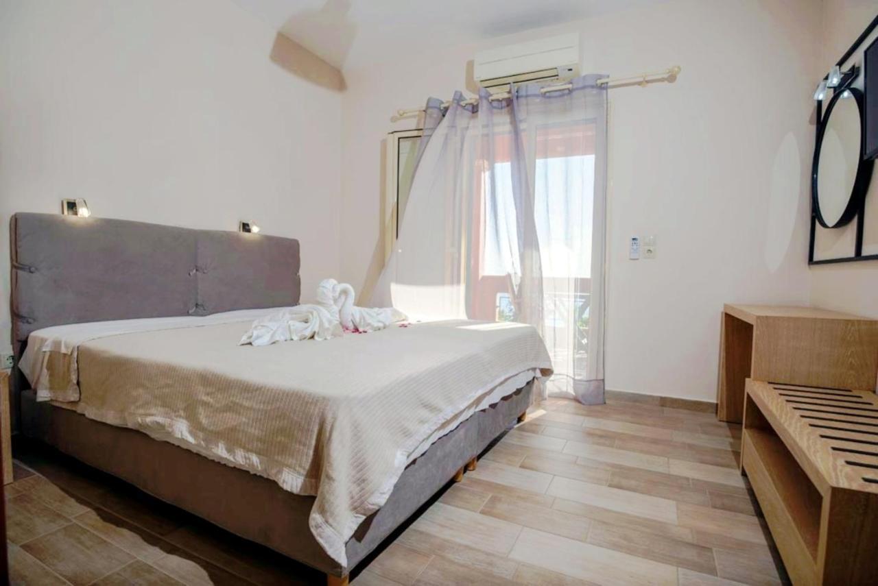 Private, Pool, Sunsets, Beaches, Amenities - Eleni *