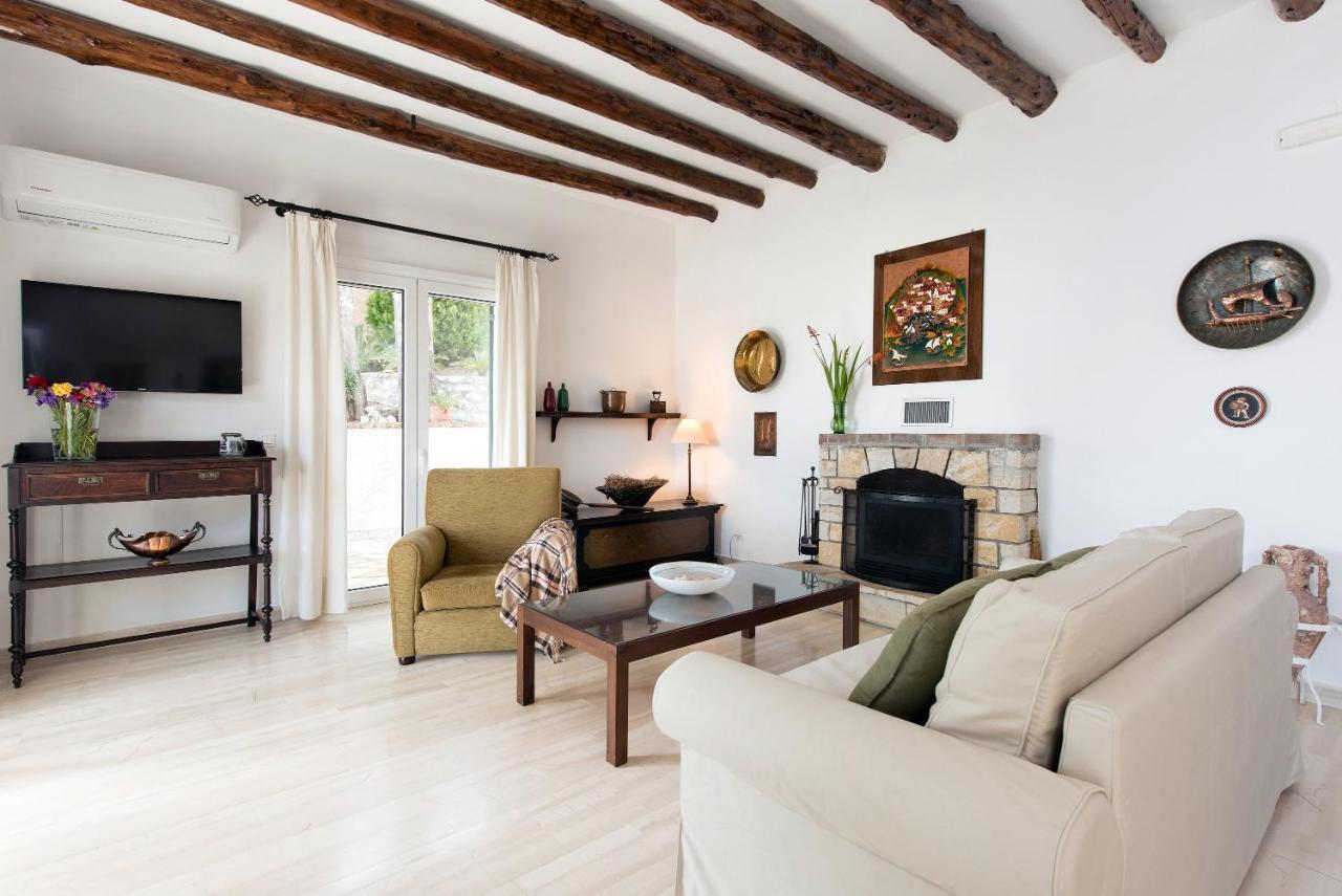 Thalia's House Apartment *