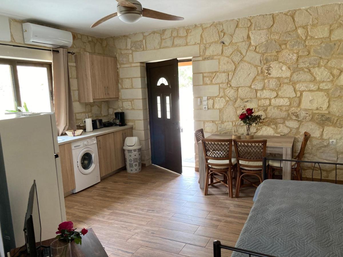 Anemos Apartment *