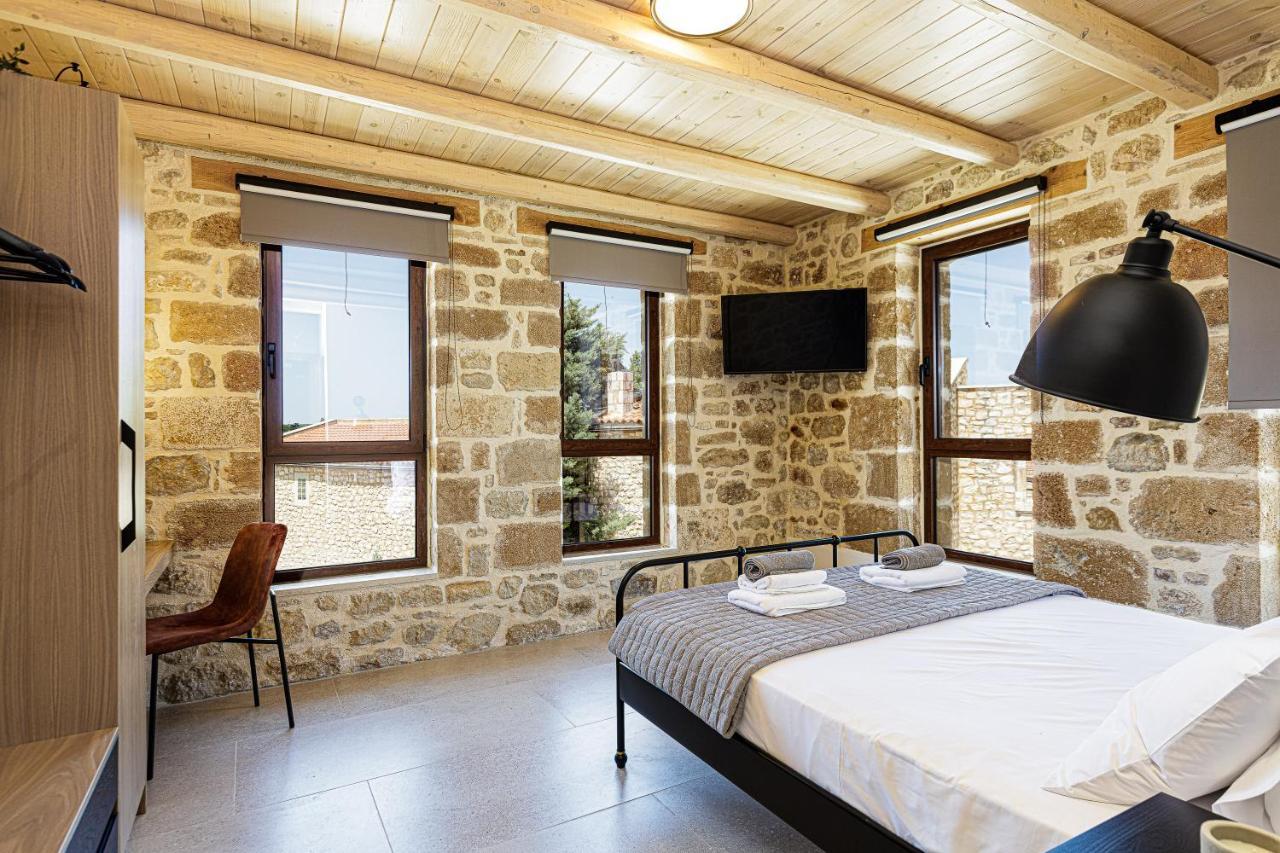 Villa New Luxurious With Stunning Pool,views &bbq! Asterion