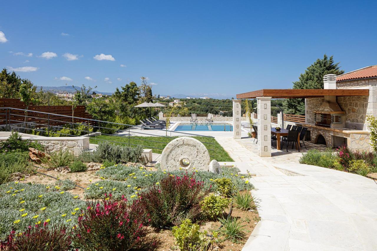 New Luxurious With Stunning Pool,views &bbq!