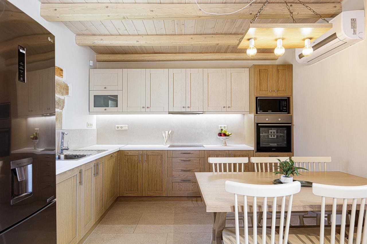 Villa New Luxurious With Stunning Pool,views &bbq! Asterion