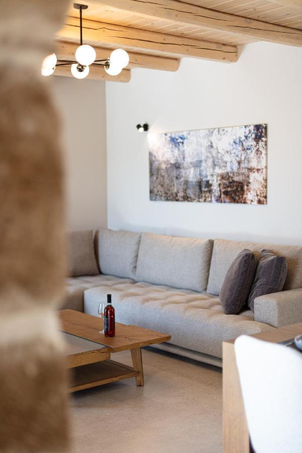New Luxurious With Stunning Pool,views &bbq!