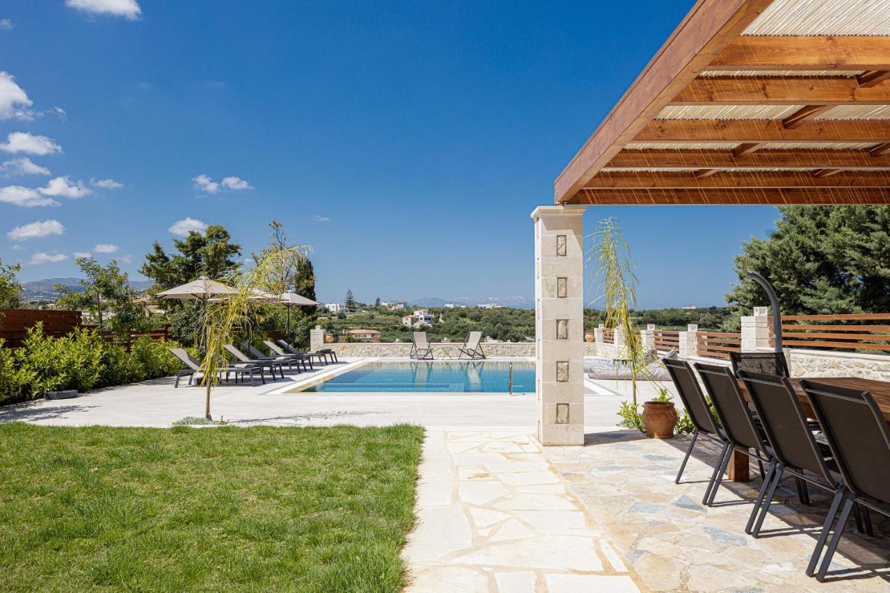 New Luxurious With Stunning Pool,views &bbq!