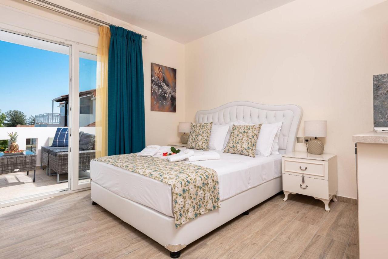 Stratos Deluxe Apartment