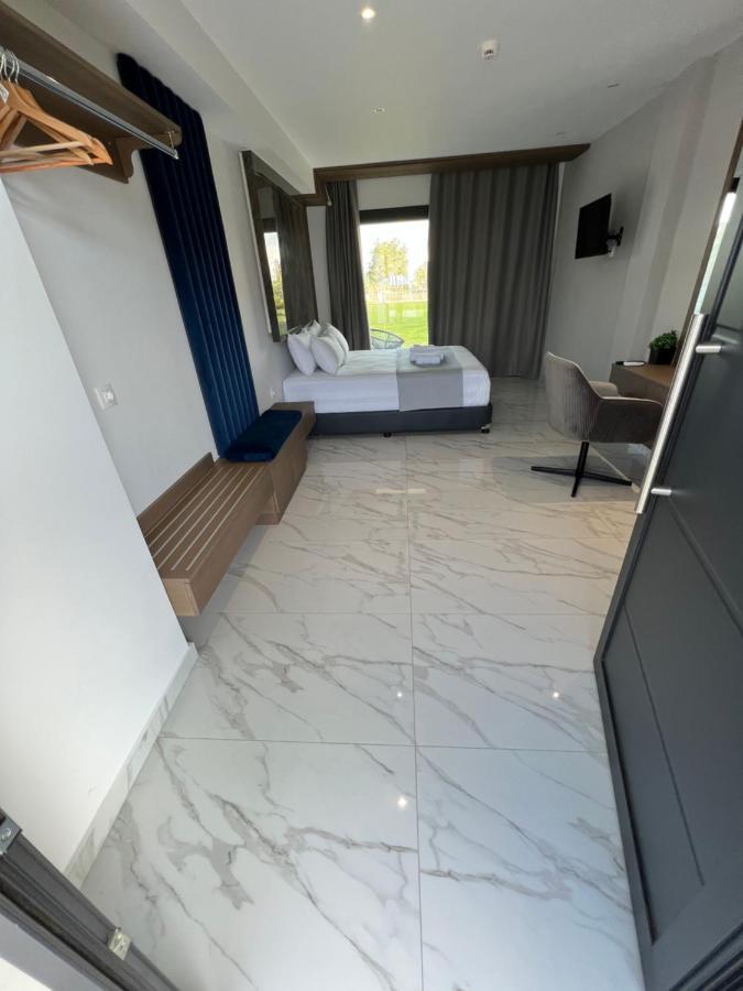 V Luxury * Pefkochori