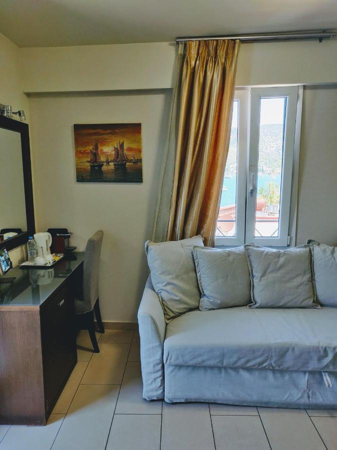 The Manessi Boutique 3* Poros Town