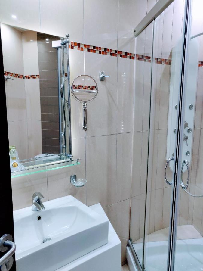 The Manessi Boutique 3*