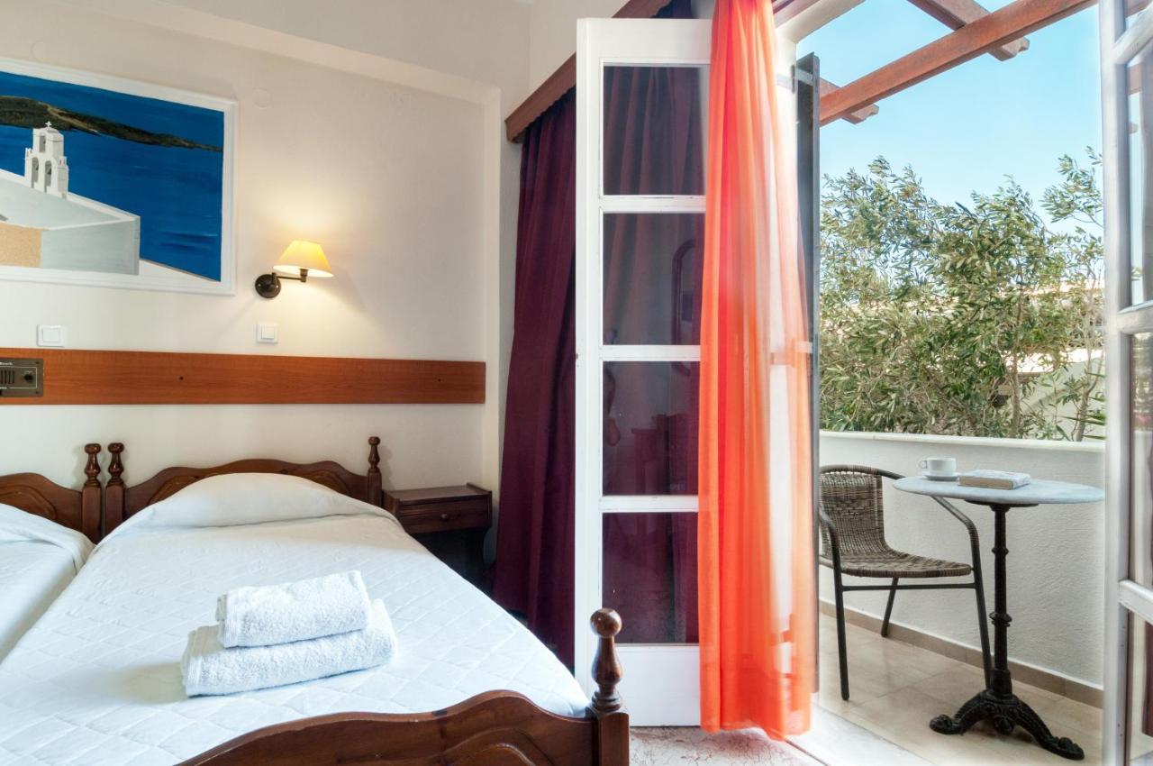 Santorini Hotel 2*