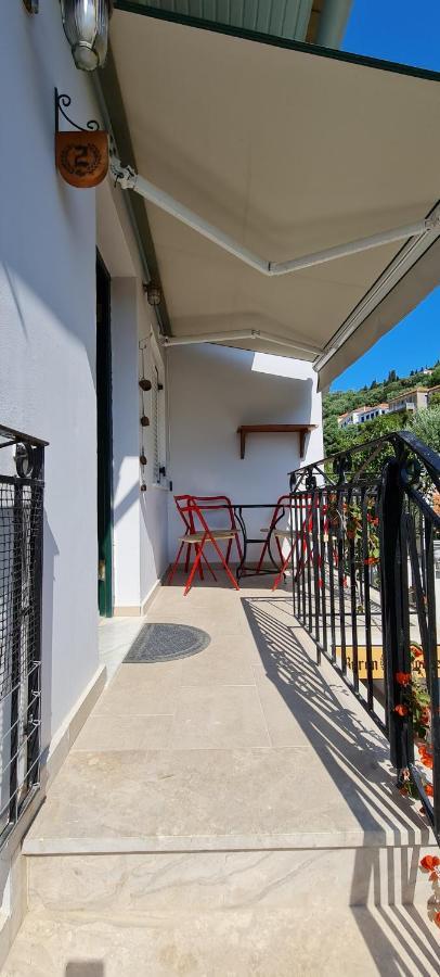 Apartment Byron House Kionion