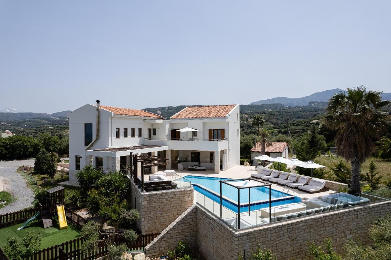 Villa Alpha Estate & Rethymno (Crete)