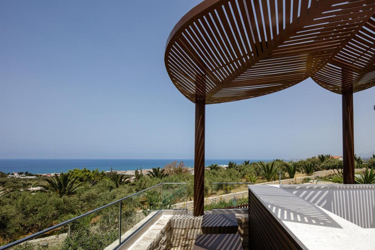 Villa Alpha Estate & *