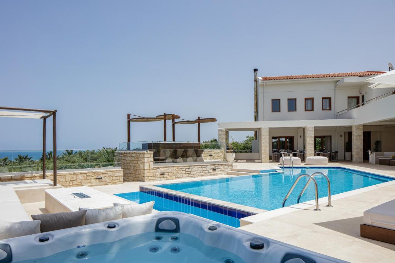 Villa Alpha Estate & *