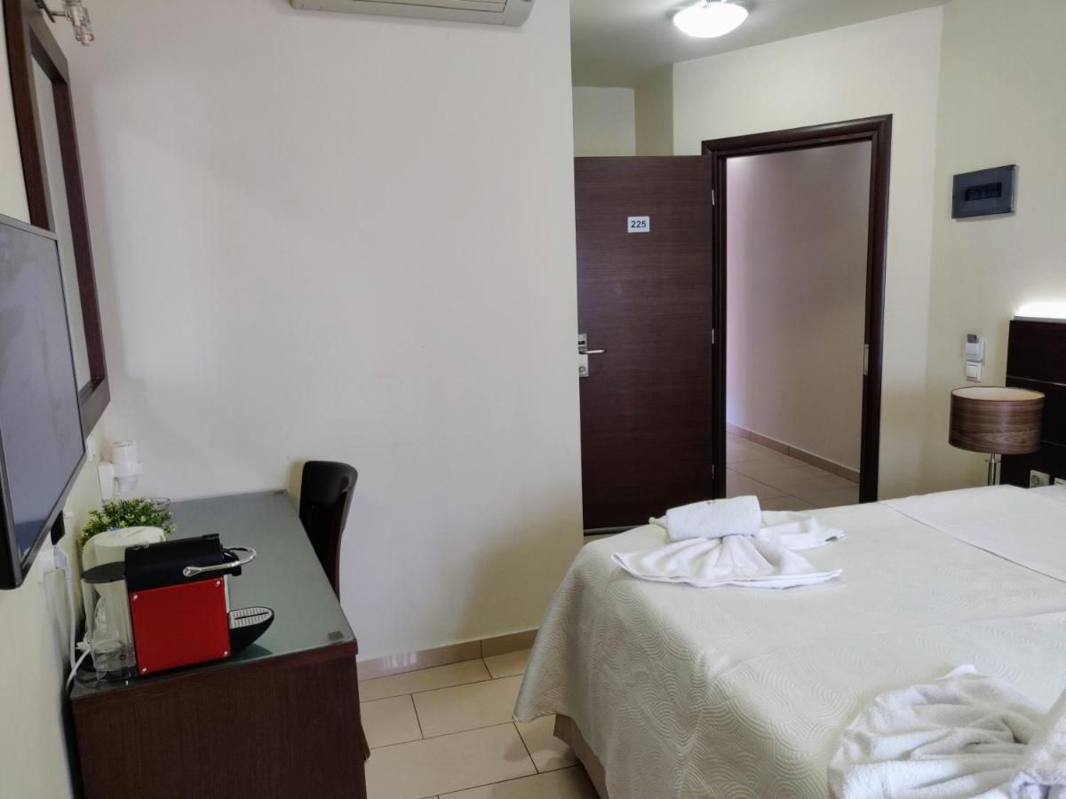 The Manessi Boutique 3*