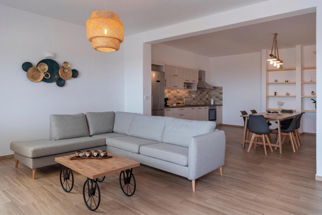 Holiday home Panteronisia View Angairia