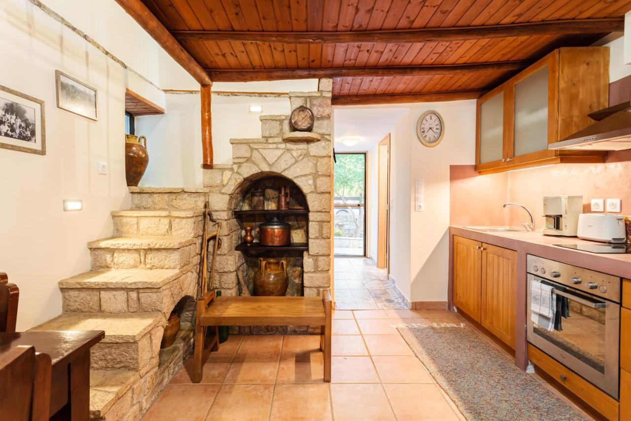 Olive Garden Stone House Near The Holiday home