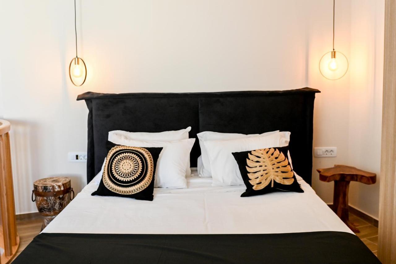 Apartment By Georgia Fira (Santorini)