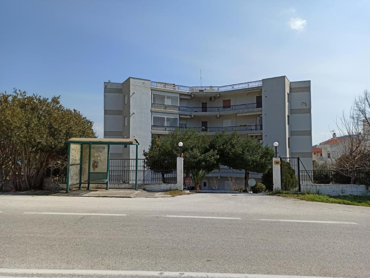 Front Apartment *