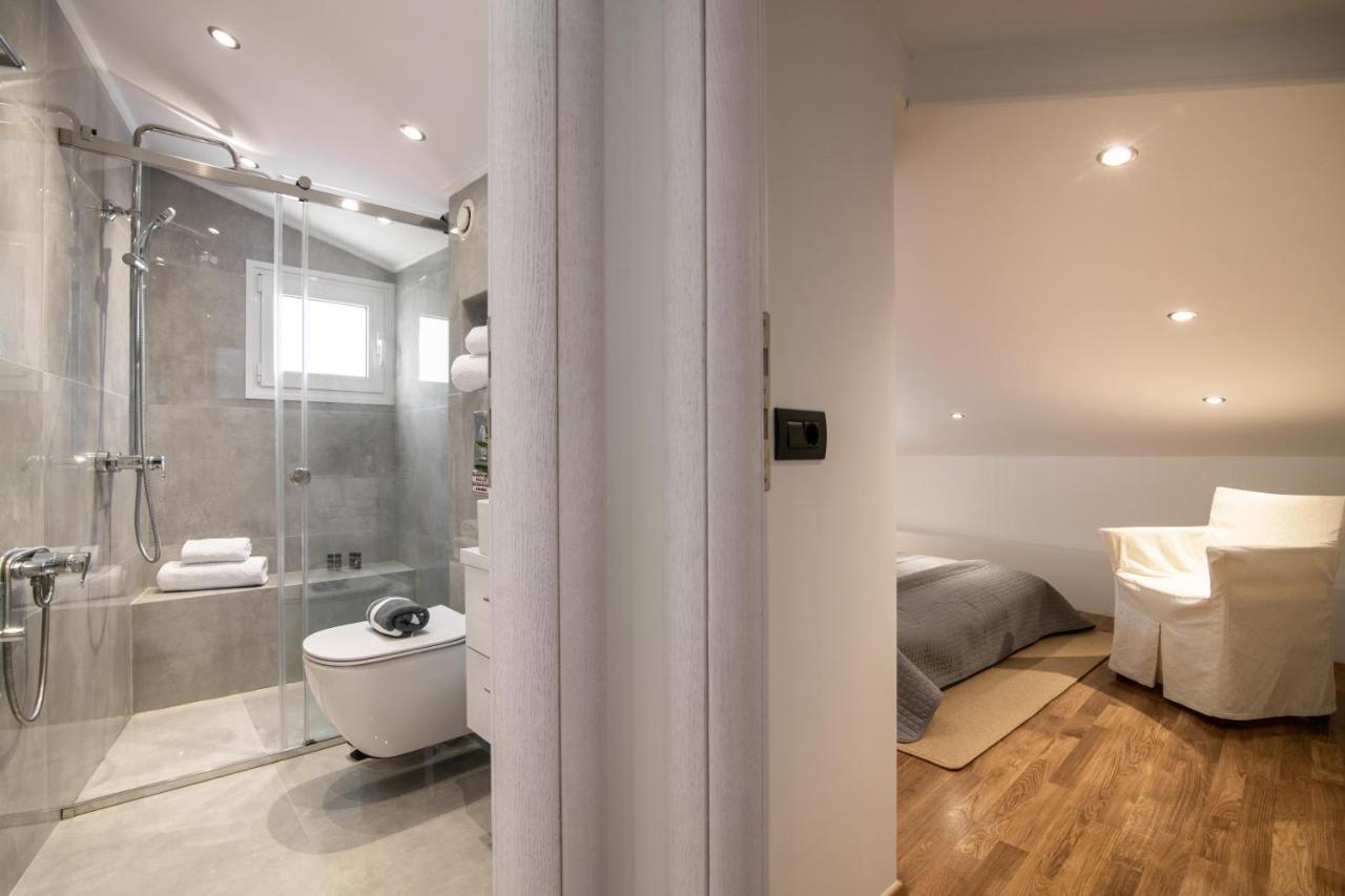 Minimal Loft With Sea View Over Harbor! Apartment