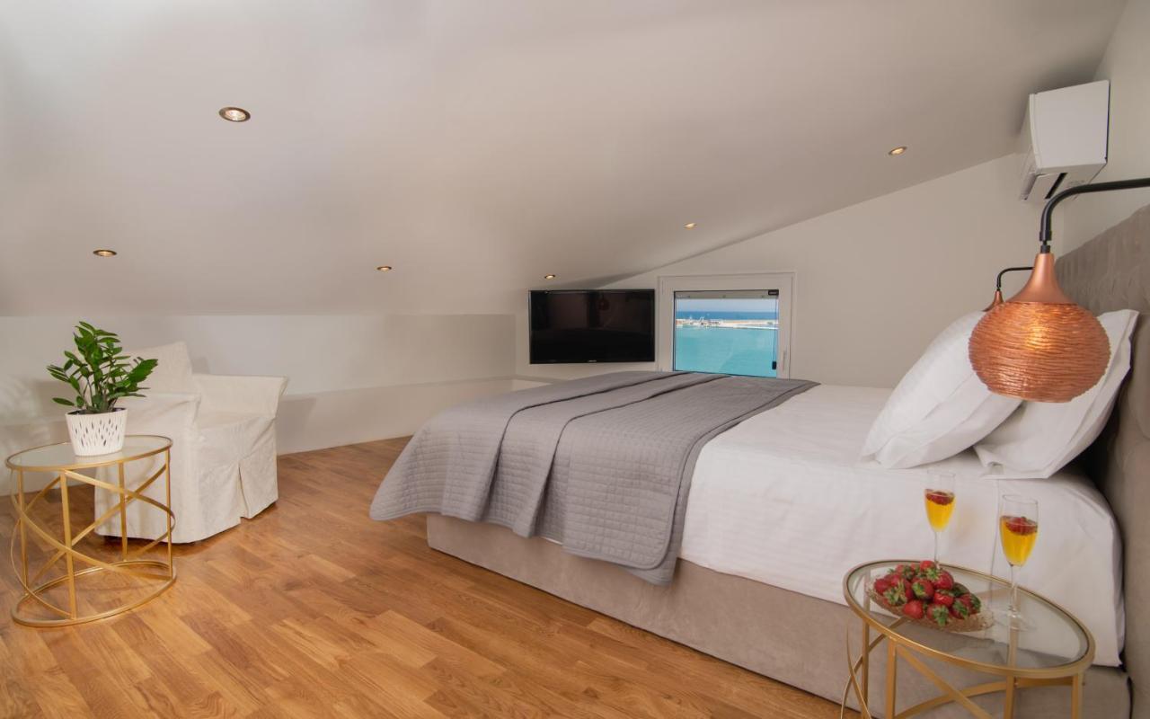 Minimal Loft With Sea View Over Harbor! Apartment *