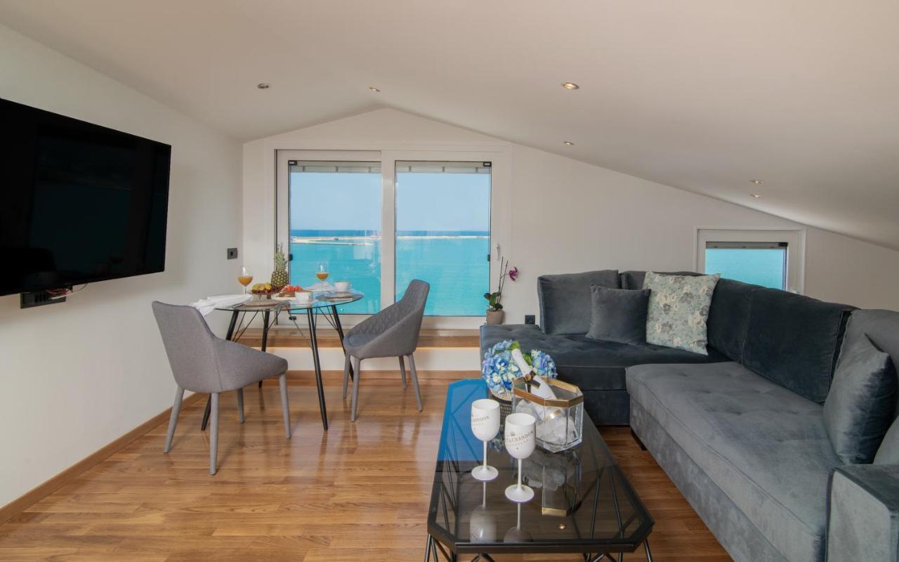 Apartment Minimal Loft With Sea View Over Harbor! *
