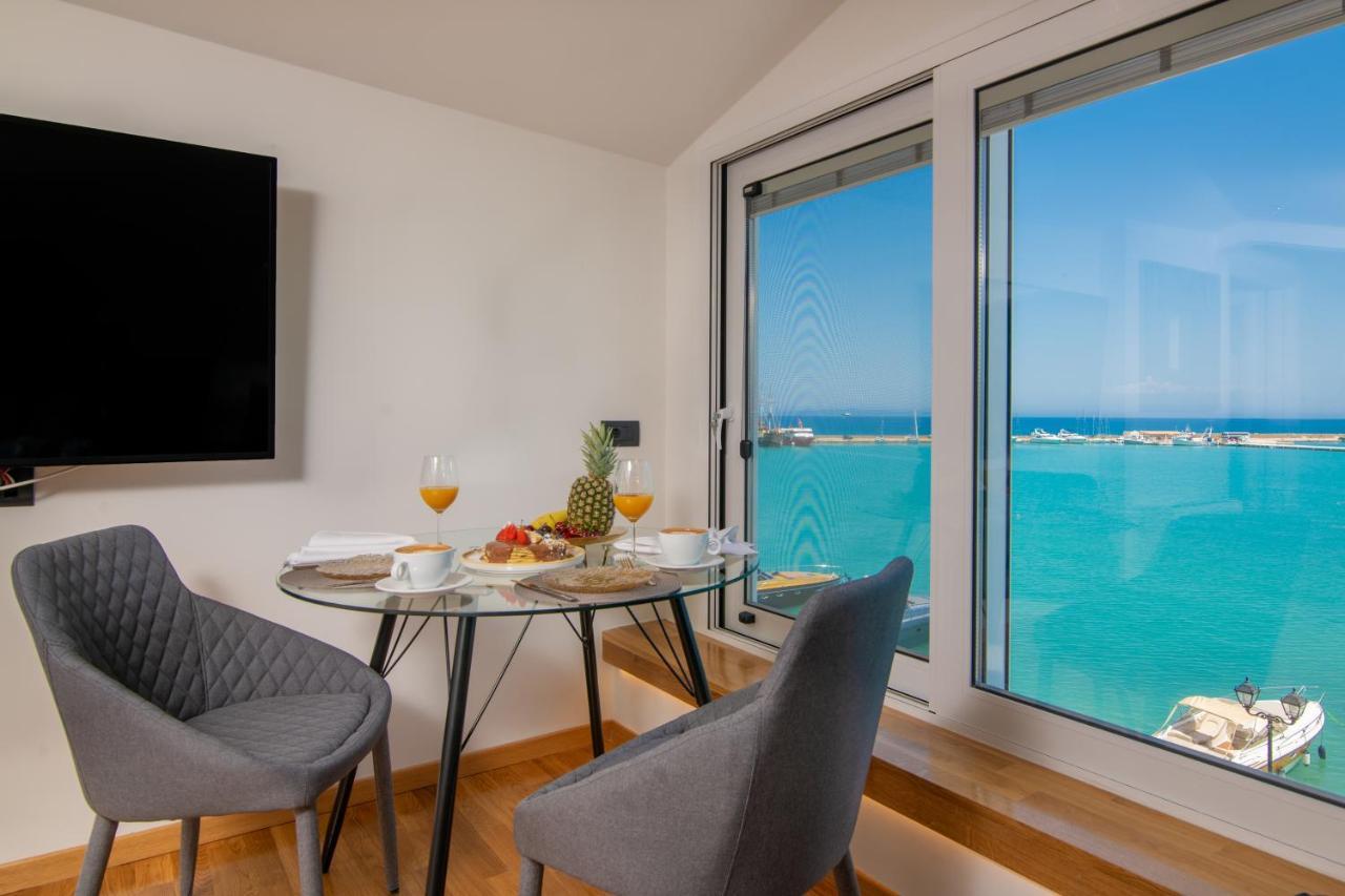 Apartment Minimal Loft With Sea View Over Harbor!
