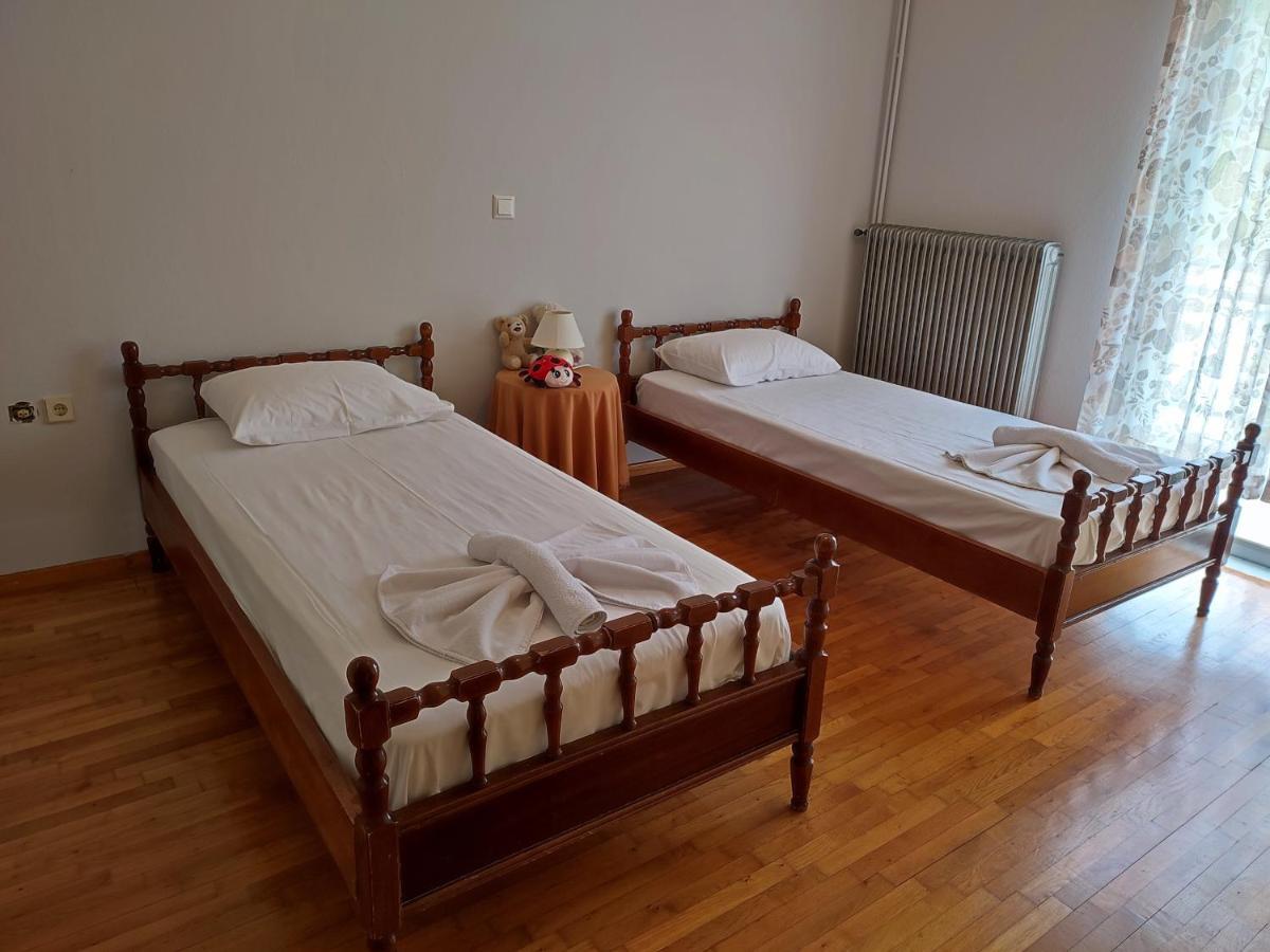 Thea Court Clio & Erato Palaiontsiflikion