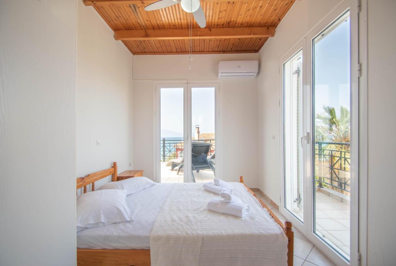 Gousetis On The Beach Villa *