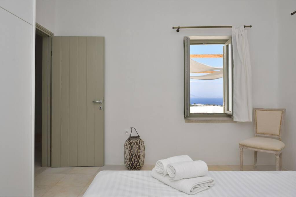 White House With Sea View *